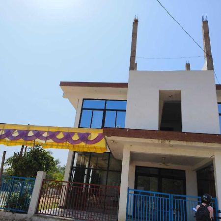 Oyo 81347 Amantran Hotel And Restaurant Kanpur Exteriör bild