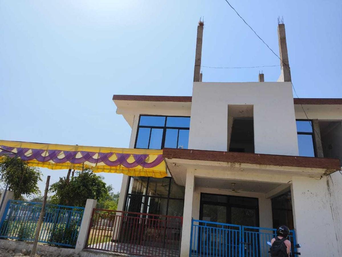 Oyo 81347 Amantran Hotel And Restaurant Kanpur Exteriör bild